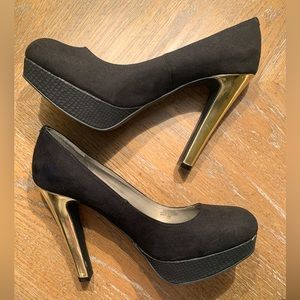 G by Guess Black Platforms with Gold Heels Size 10